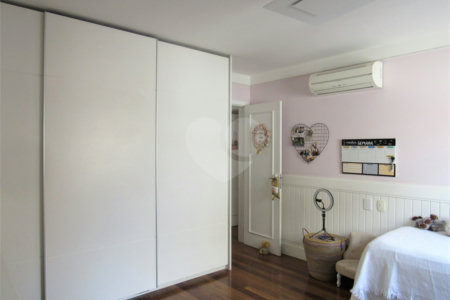 Casa à venda com 4 suítes no condomínio Dolce Villa, São Paulo - SP