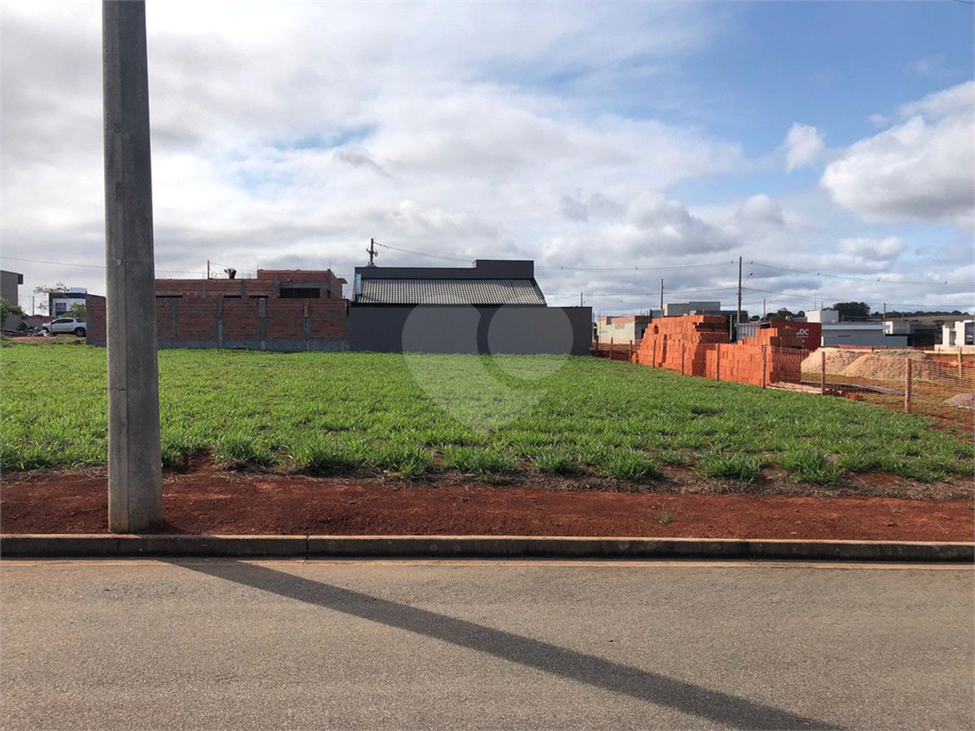 Terreno à venda no condomínio Residencial Golden Ville, Itapetininga - SP