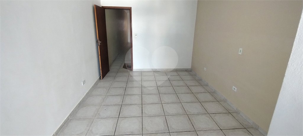 Sobrado à venda com 4 quartos, sendo 1 suíte, em Vila Nivi, São Paulo, SP