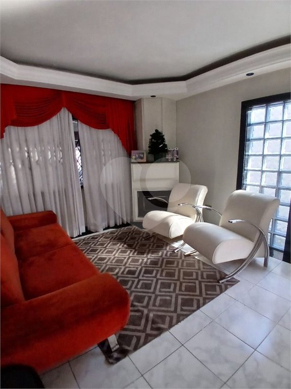 Sobrado à venda com 4 quartos, sendo 2 suítes, em Vila Constança, São Paulo, SP