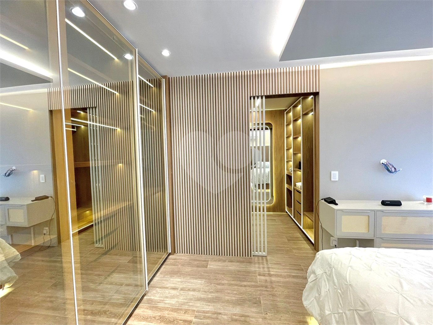 Apartamento à venda com 3 suítes em Jurerê, Florianópolis, SC
