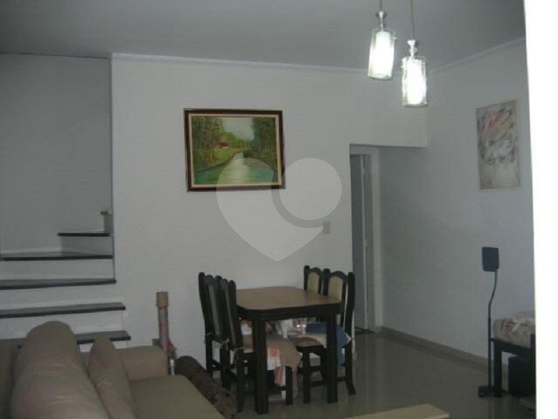 Casa à venda com 3 quartos, sendo 1 suíte, no condomínio Residencial Maracujás, São Paulo - SP