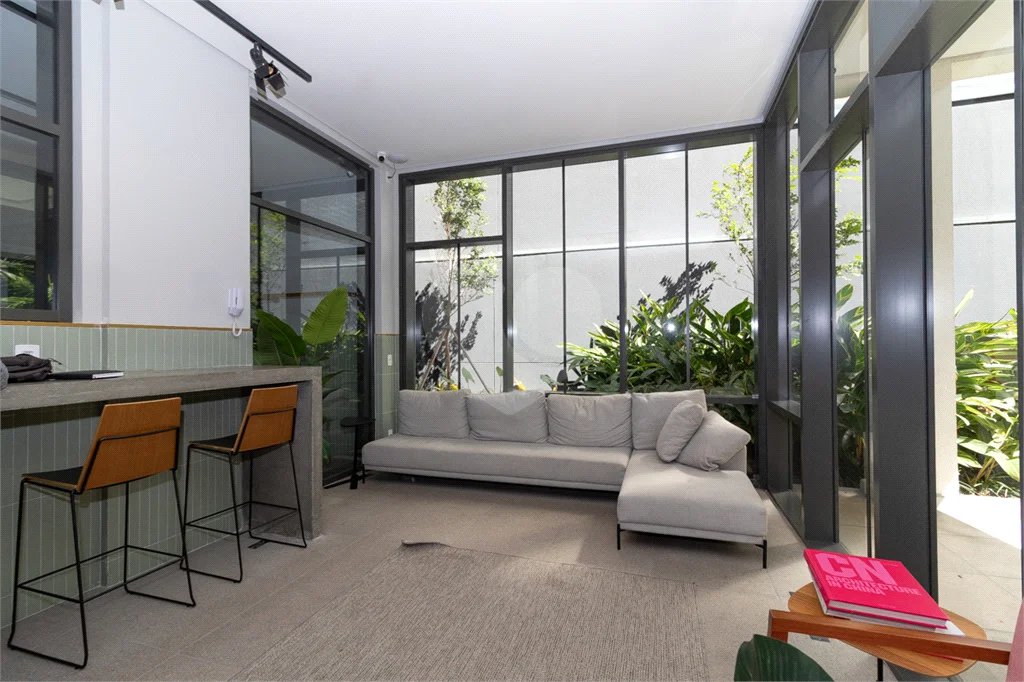 Apartamento de 68m² com 2 Quartos (1 Suíte) e 1 Vaga no Condomínio Downtown - República