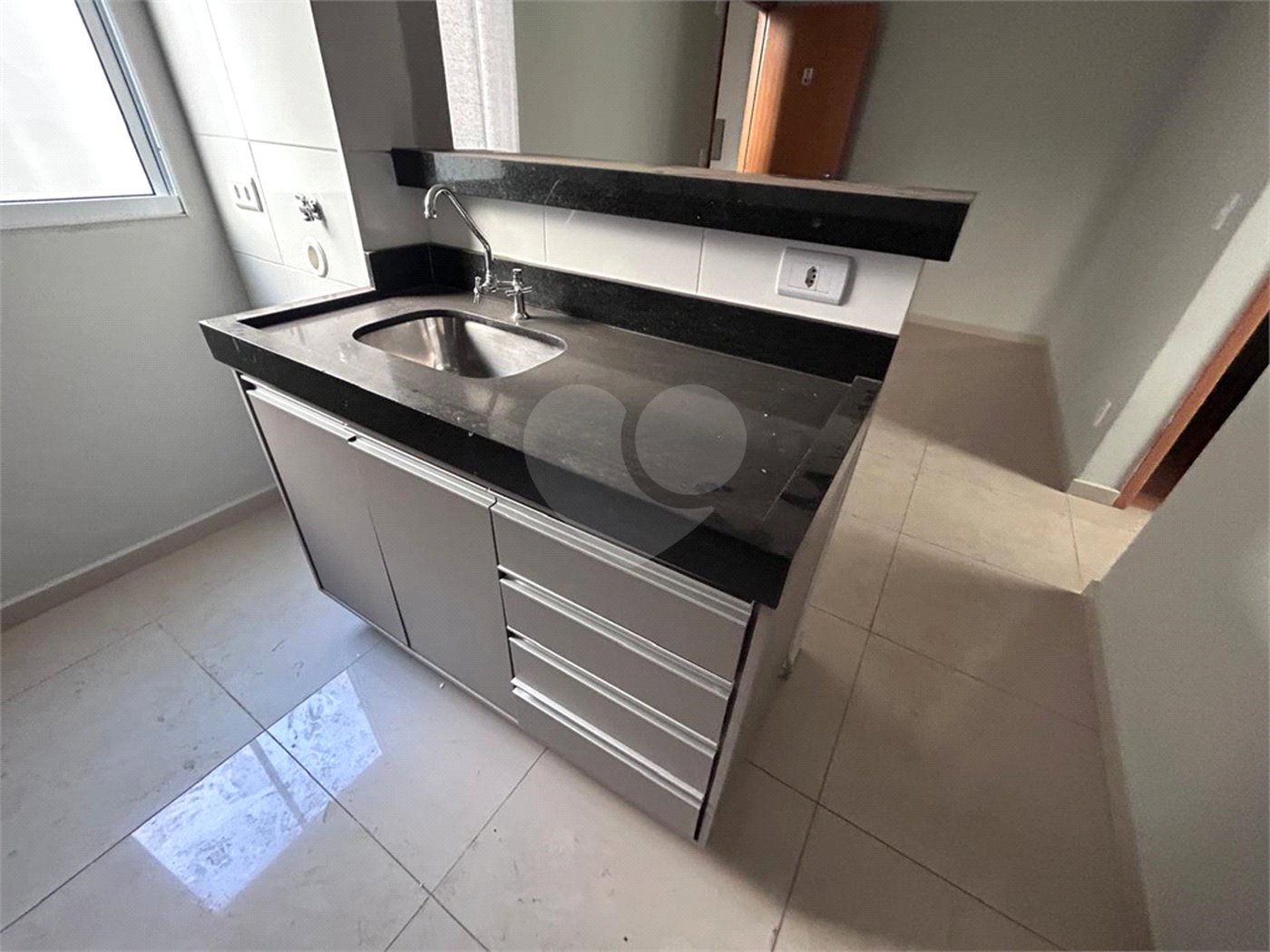 Apartamento no Monte D'oro á venda.