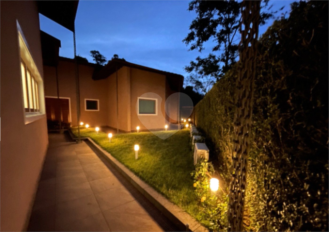 Casa à venda com 4 suítes no condomínio Halvétia Country Residencial, Indaiatuba - SP
