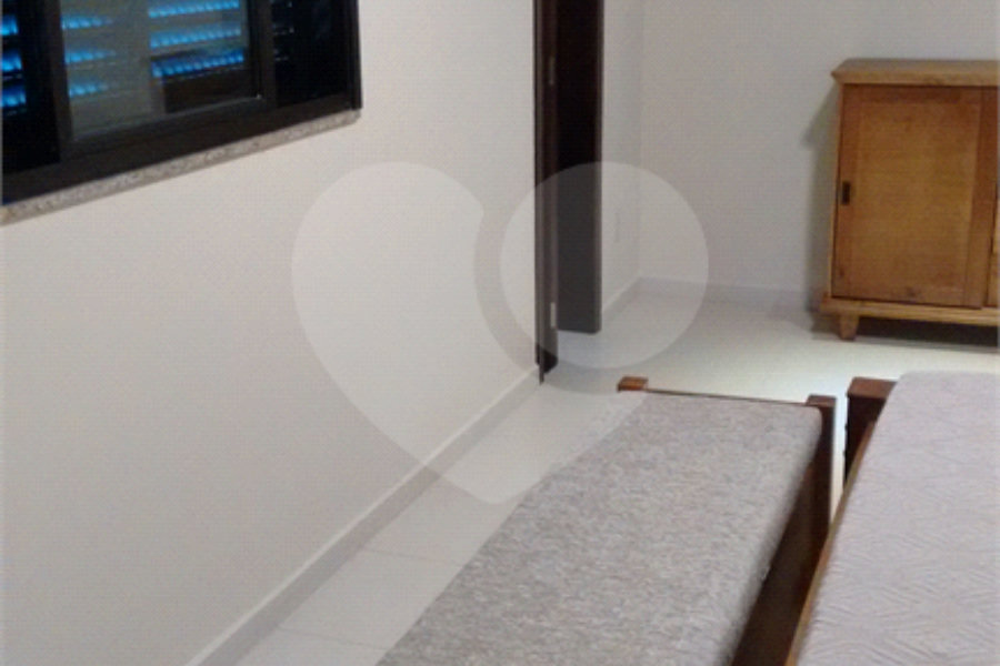 Casa à venda com 4 quartos, sendo 1 suíte, no condomínio Travessa Jacob,38, São Paulo - SP