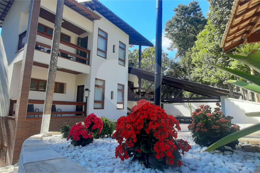 Sobrado à venda com 5 quartos, sendo 3 suítes, em Serra da Cantareira, Mairiporã, SP