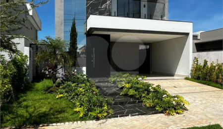 Casa à venda com 4 suítes no condomínio Florais do Parque, Cuiabá - MT