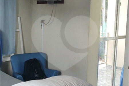 Casa à venda com 5 quartos, sendo 3 suítes, no condomínio Village Texeira Campos, Rio de Janeiro - RJ