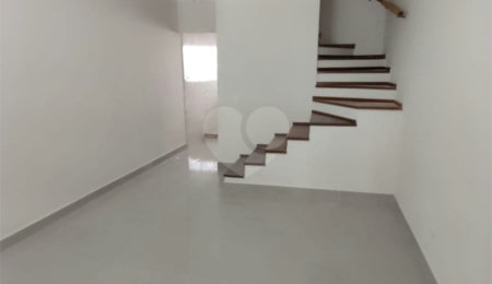 Sobrado à venda com 2 quartos em Vila Romero, São Paulo, SP