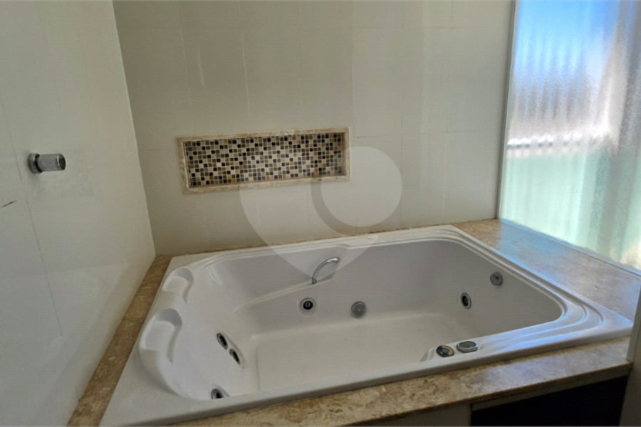Casa Térrea à venda ou para alugar com 8 quartos, sendo 4 suítes, em Vila Pereira Barreto, São Paulo, SP