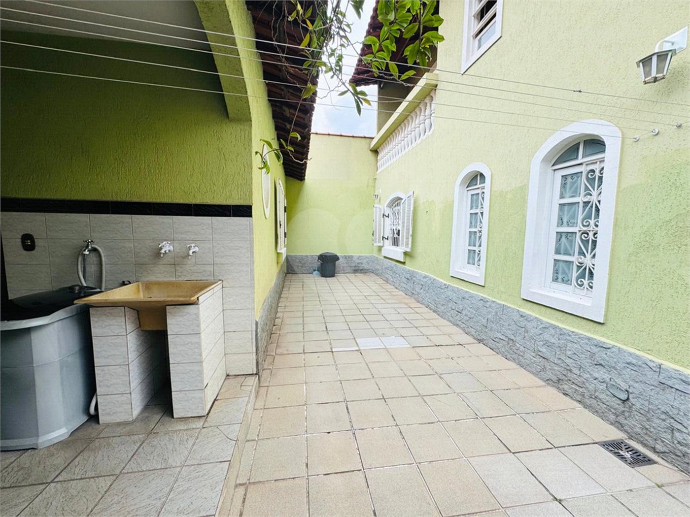 Casa à venda com 4 quartos, sendo 1 suíte,  em Vila Galvão, Guarulhos, SP