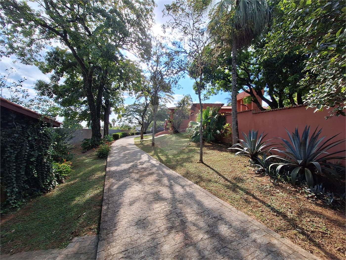 Casa à venda ou para alugar com 4 quartos, sendo 3 suítes, no condomínio Chácara Residencial Santa Maria, Votorantim - SP