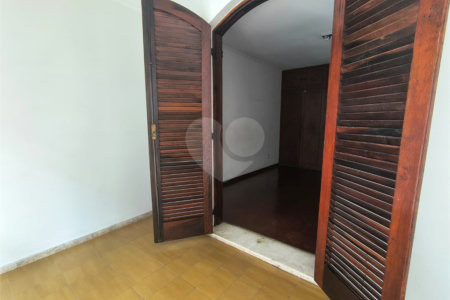 Sobrado à venda com 3 quartos, sendo 1 suíte,  em Jardim Esmeralda, São Paulo, SP