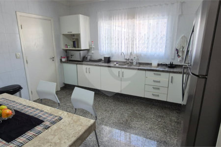 Casa à venda com 5 quartos, sendo 4 suítes, no condomínio Residencial Vilazul, Sorocaba - SP