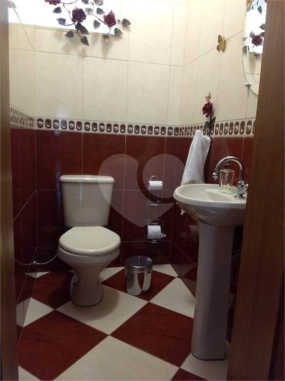Casa à venda com 4 quartos, sendo 2 suítes, em Vila Petrópolis, Atibaia, SP