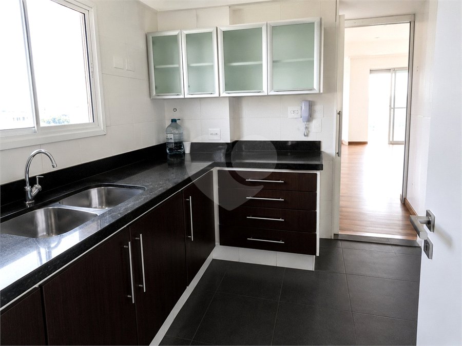 Apartamento à venda com 3 suítes em Moema, São Paulo, SP