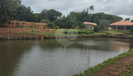 Chácara à venda com 3 quartos, sendo 1 suíte,  em Chácara Flora Araraquara, Araraquara, SP