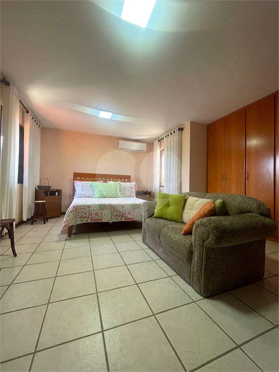 Casa à venda com 3 quartos, sendo 2 suítes,  em Vila Oliveira, Mogi das Cruzes, SP