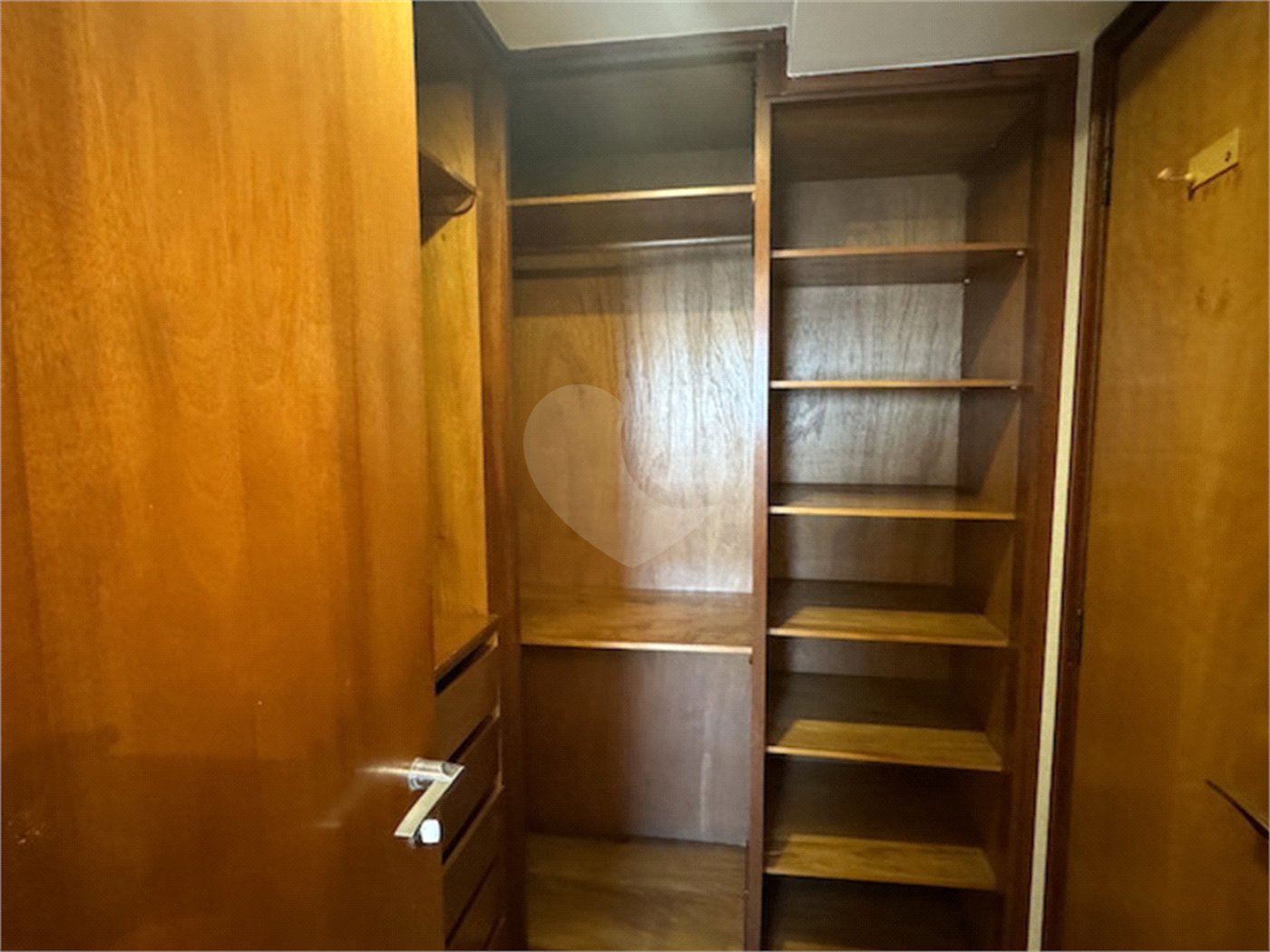 Cobertura à venda ou para alugar com 5 quartos, sendo 4 suítes, em Santo Amaro, São Paulo, SP