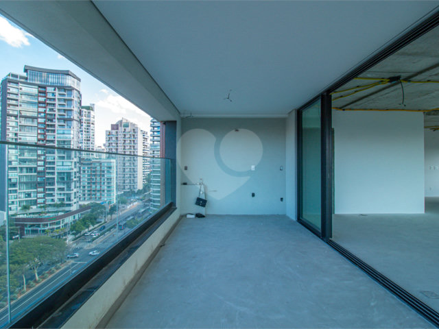 Apartamento à venda com 4 suítes em Moema, São Paulo, SP