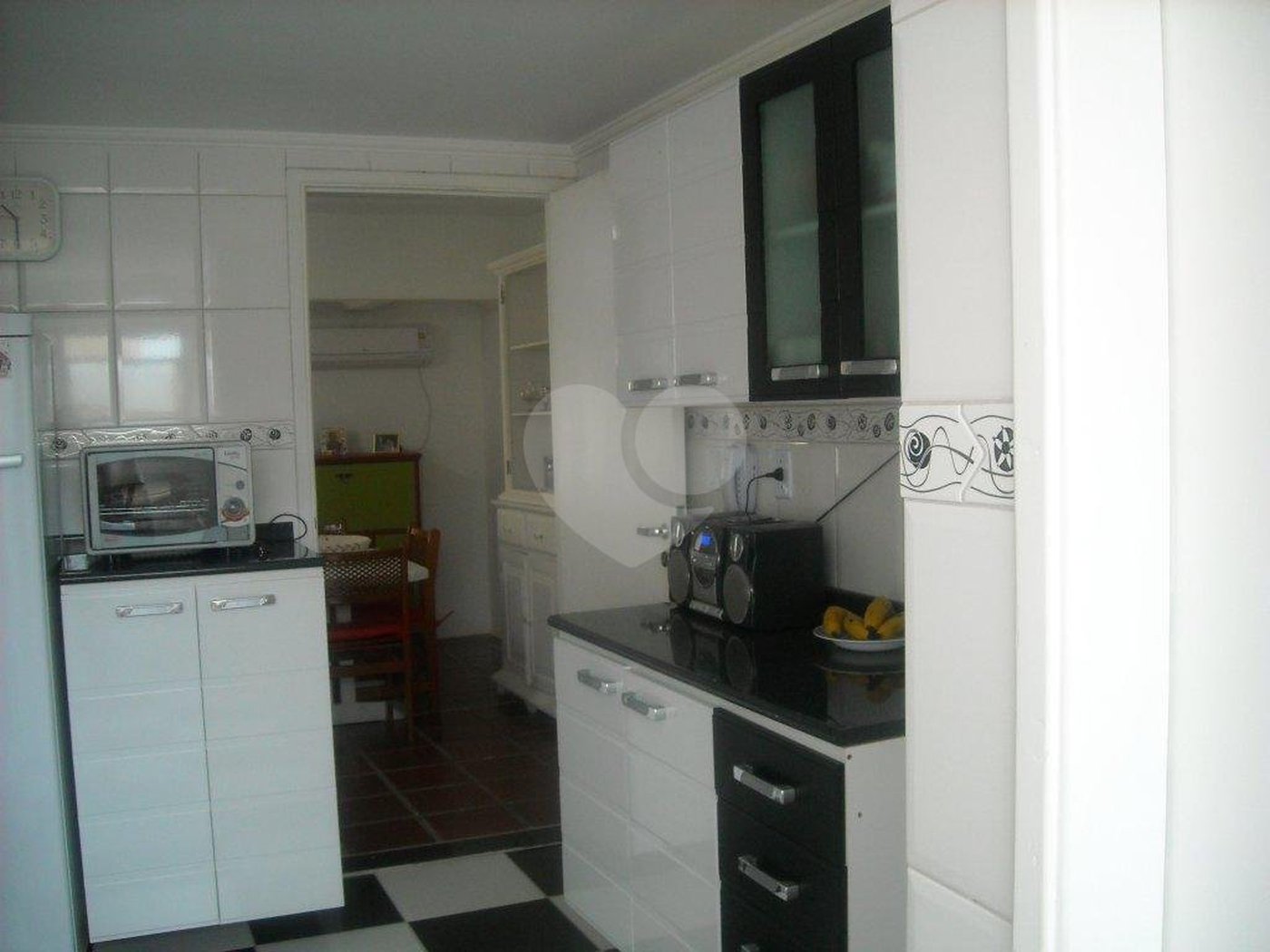 Apartamento à venda com 4 quartos, sendo 1 suíte, em Enseada, Guarujá, SP