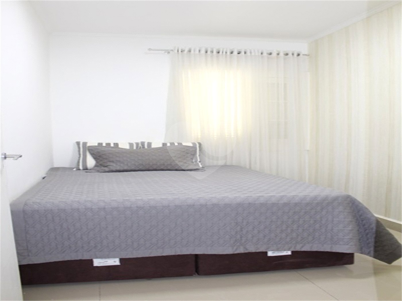 Casa Térrea à venda com 3 quartos, sendo 2 suítes,  em Vila Galvão, Guarulhos, SP