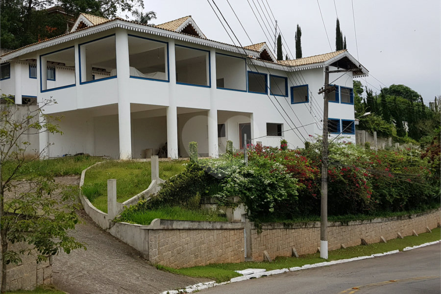 Casa à venda com 4 suítes no condomínio Suíça da Cantareira, Mairiporã - SP