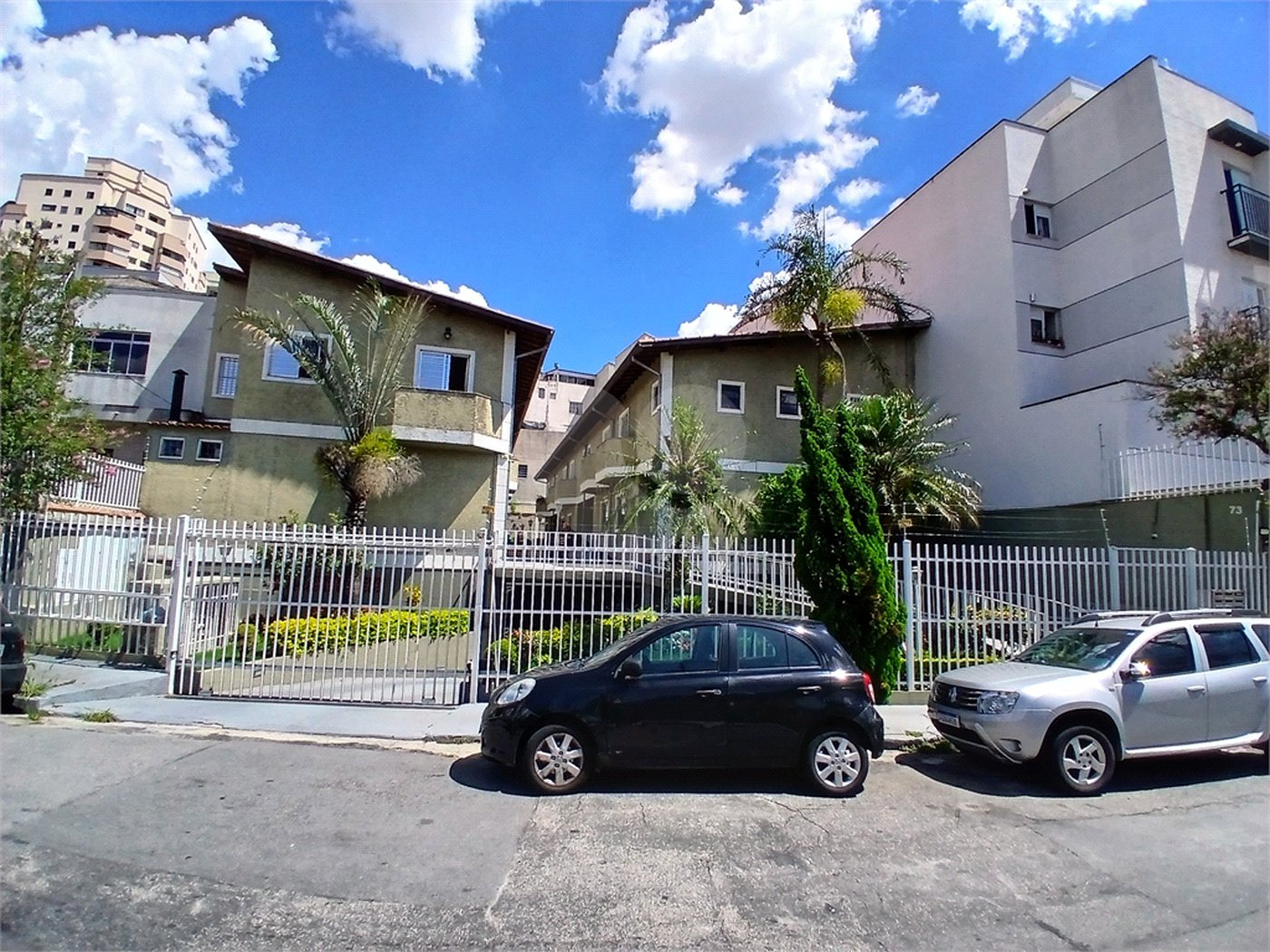 Casa à venda com 3 quartos, sendo 1 suíte,  no condomínio Res Saint Honoré, São Paulo - SP