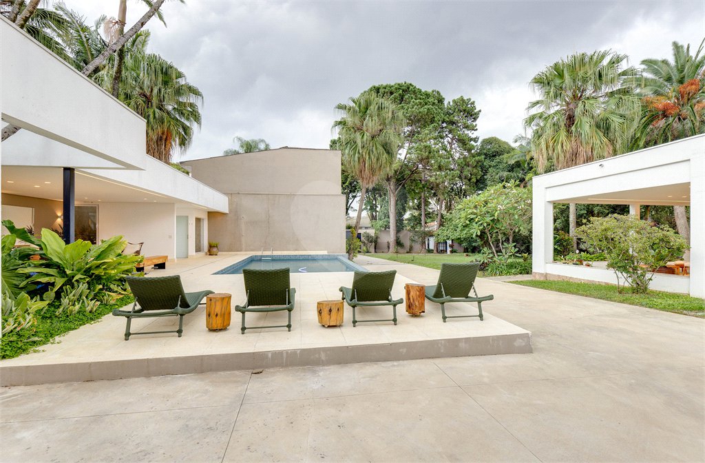 Casa Térrea à venda ou para alugar com 4 suítes em Alto da Boa Vista, São Paulo, SP