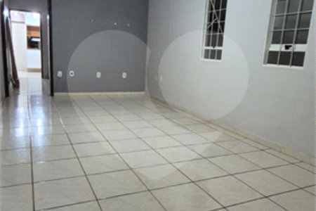 Casa à venda com 3 quartos em Jardim do Carmo, Araraquara, SP