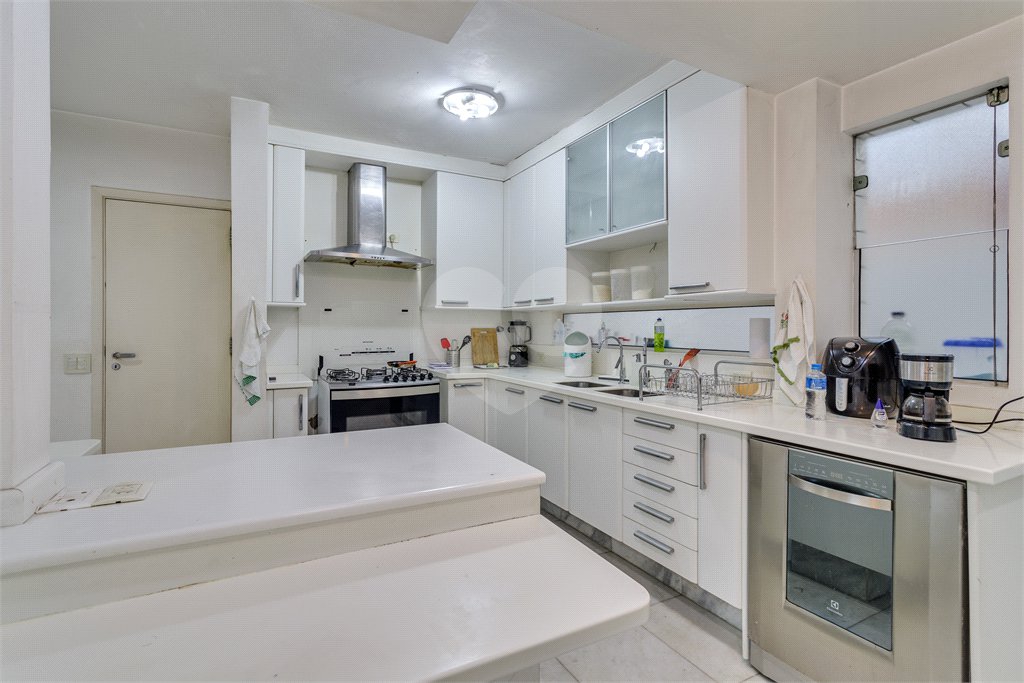Casa à venda com 4 quartos, sendo 2 suítes, em Chácara Monte Alegre, São Paulo, SP