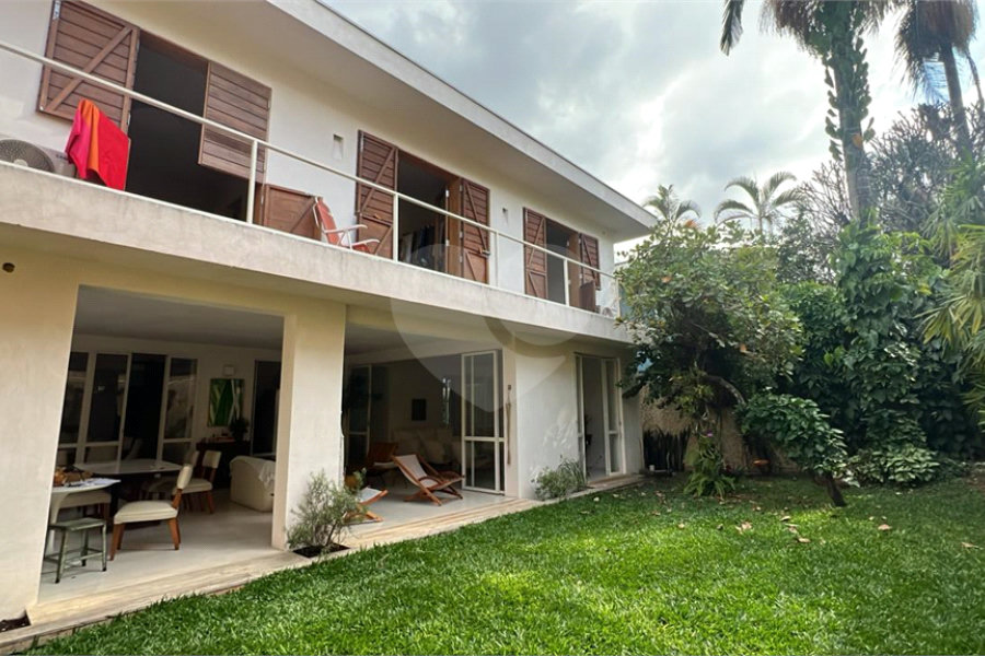 Casa à venda com 4 quartos, sendo 3 suítes, em Vila Madalena, São Paulo, SP