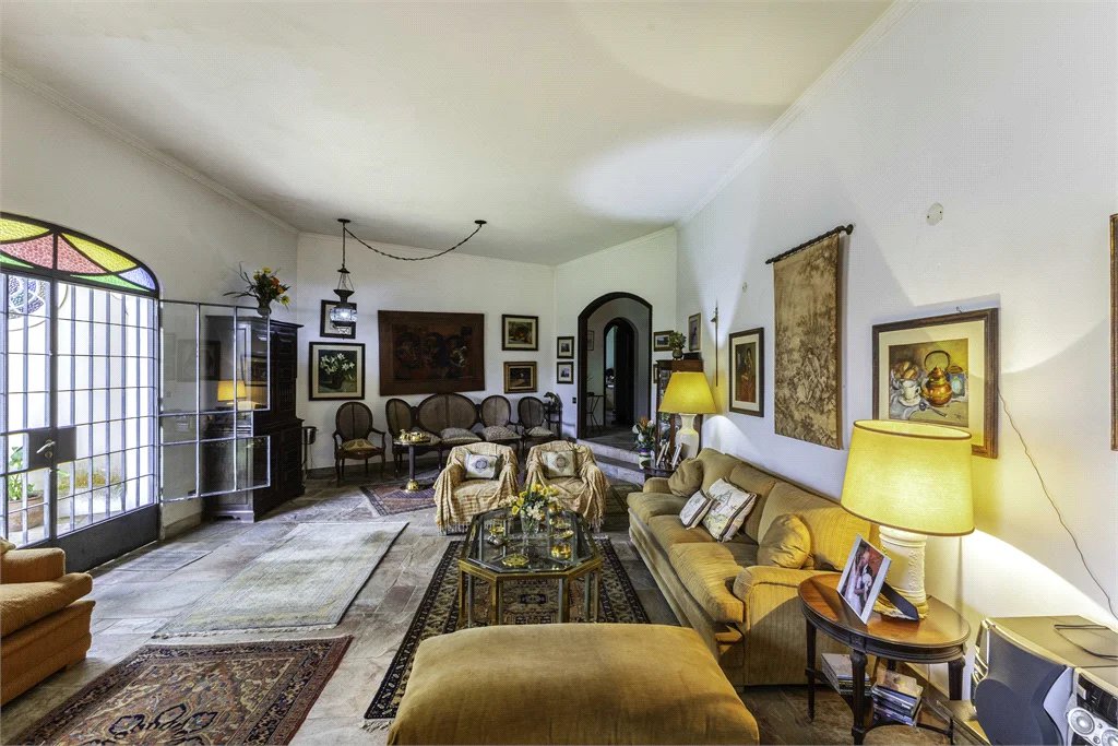 Casa à venda com 4 quartos, sendo 2 suítes, em Jardim Leonor, São Paulo, SP
