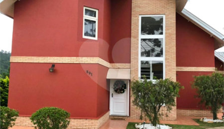Casa à venda com 3 suítes no condomínio Vila Austríaca, Campos do Jordão - SP