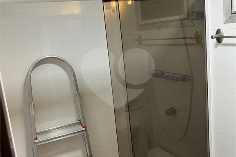 Apartamento à venda ou para alugar com 3 quartos, sendo 1 suíte, em Enseada, Guarujá, SP