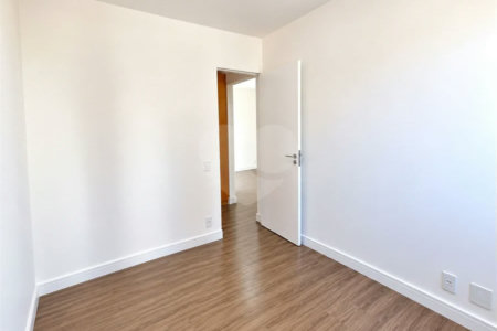 Apartamento de 44 m² com 2 dormitórios, varanda integrada e 1 vaga na Vila Guarani