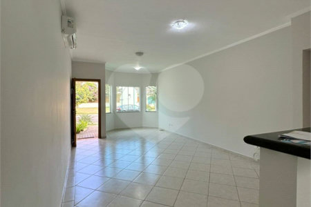 Casa à venda com 3 quartos, sendo 1 suíte, no condomínio Bella Vita, Atibaia - SP