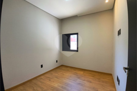 Casa à venda com 2 quartos, sendo 1 suíte, no condomínio Terras de São Francisco, Sorocaba - SP