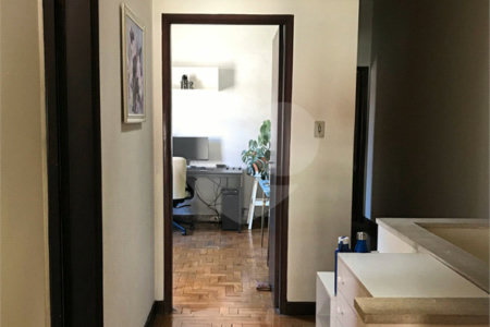 Casa à venda com 4 quartos, sendo 1 suíte,  em Vila Olímpia, São Paulo, SP