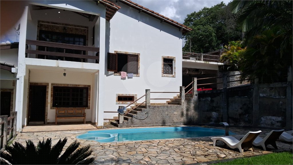 Casa à venda com 3 quartos, sendo 1 suíte,  no condomínio Alpes da Cantareira, Mairiporã - SP