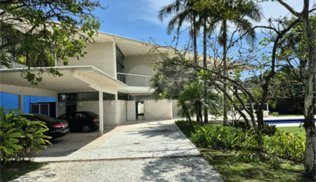 Casa à venda ou para alugar com 4 suítes em Residencial Tamboré, Barueri, SP
