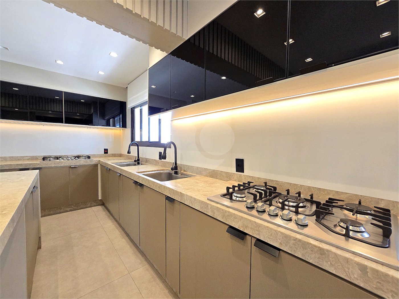 Apartamento à venda com 5 quartos, sendo 4 suítes, em Santa Cecília, São Paulo, SP