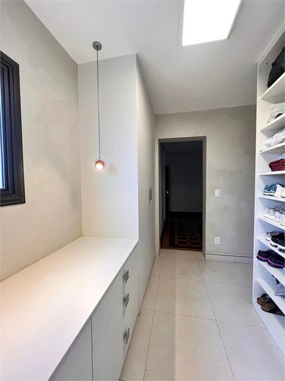 Sobrado à venda com 5 quartos, sendo 2 suítes, em Vila Inah, São Paulo, SP