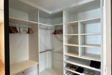 Apartamento à venda com 3 quartos, sendo 2 suítes, em Cerqueira César, São Paulo, SP