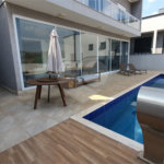 Casa à venda com 3 quartos, sendo 1 suíte, no condomínio Figueira Garden, Atibaia - SP
