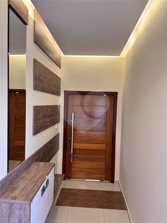 Casa à venda com 4 quartos, sendo 3 suítes, no condomínio Terras de Mont Serrat, Salto - SP