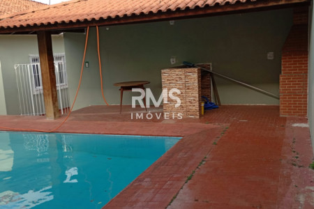 Casa à venda ou para alugar com 3 quartos, sendo 1 suíte,  no Centro, Angatuba, SP