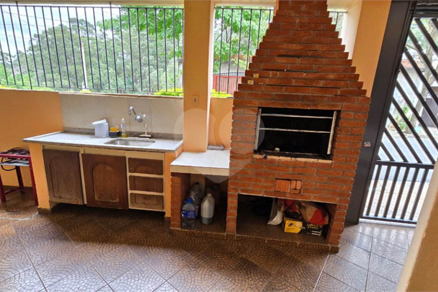 Sobrado à venda com 4 quartos, sendo 1 suíte, em Jardim Regina, São Paulo, SP