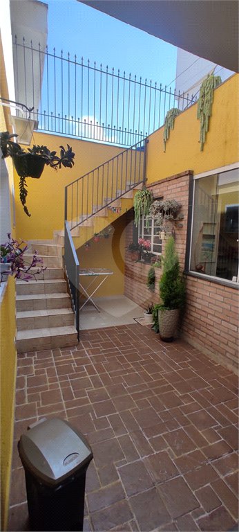 Casa à venda com 3 quartos, sendo 1 suíte,  no condomínio Residencial Vila Irmãos Arnoni, São Paulo - SP